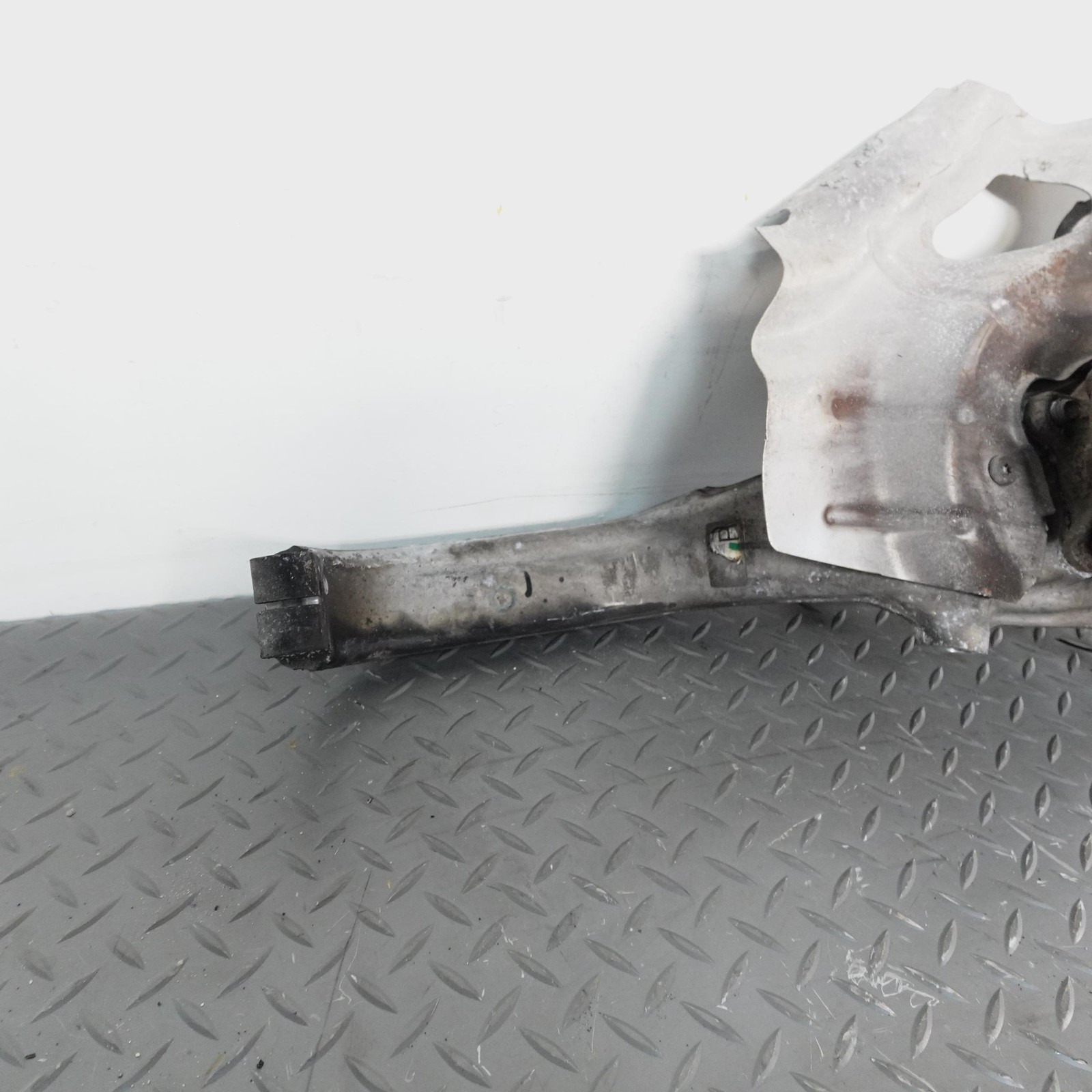 Maserati Grecale 2023-2026 FRONT+RIGHT Steering knuckle P/N 670178217
