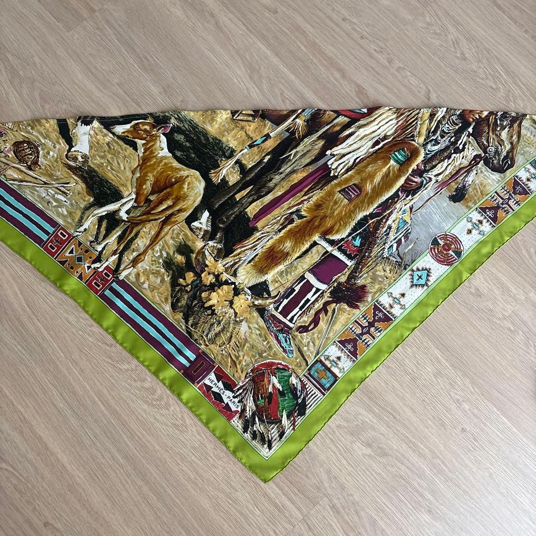 HERMÈS Les Cheyennes Scarf Triangular 84x130cm Gr… - image 4