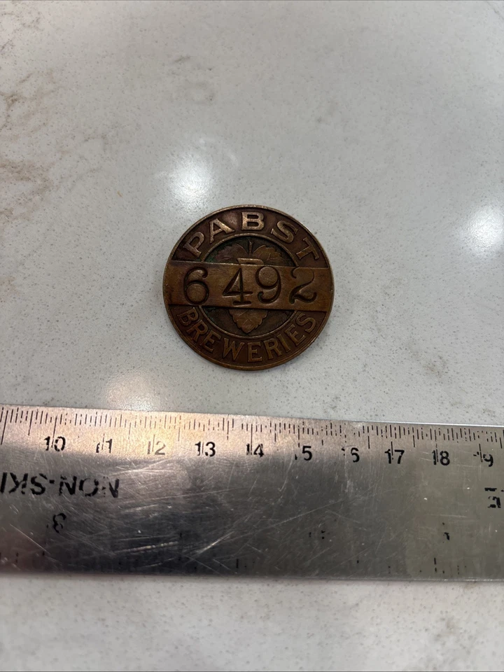 Antiguo Pabst Beer Breweries Brewing Co. de colección Insignia de pin de identificación de empleado - latón Foto 2 de 3