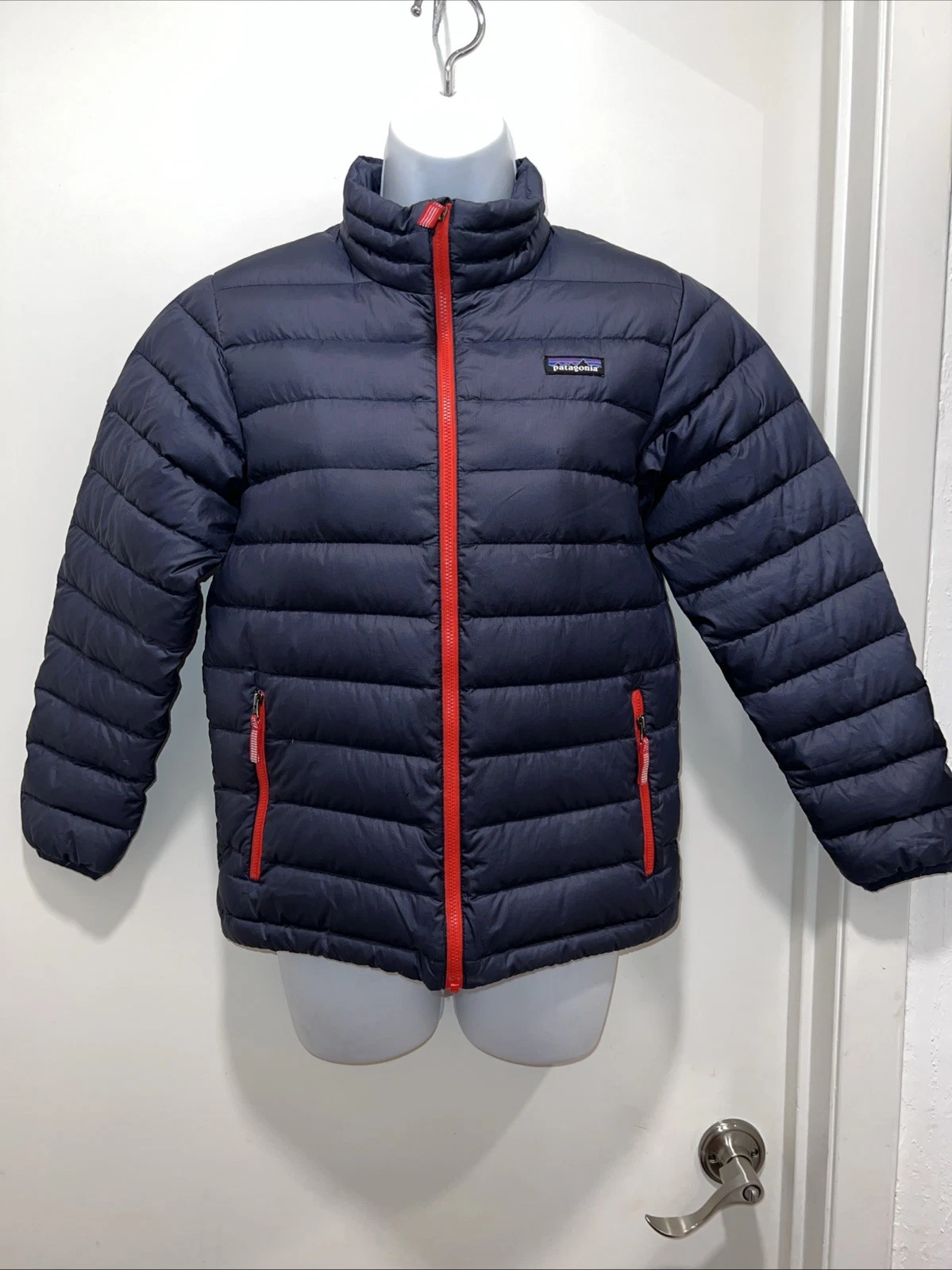 Patagonia Kids Duck Down Full Zip Jacket Coat Dark Blue Size Large SZ 12
Opens in a new window or ta