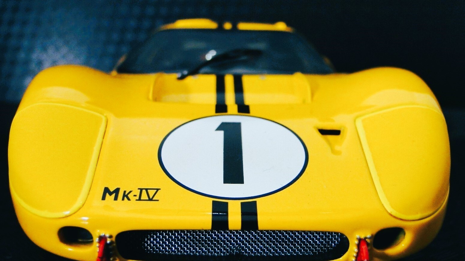 Ford GT40 Race Car Le Mans Racing w/V8 Engine/Custom Metal Body 1:18 Scale Model