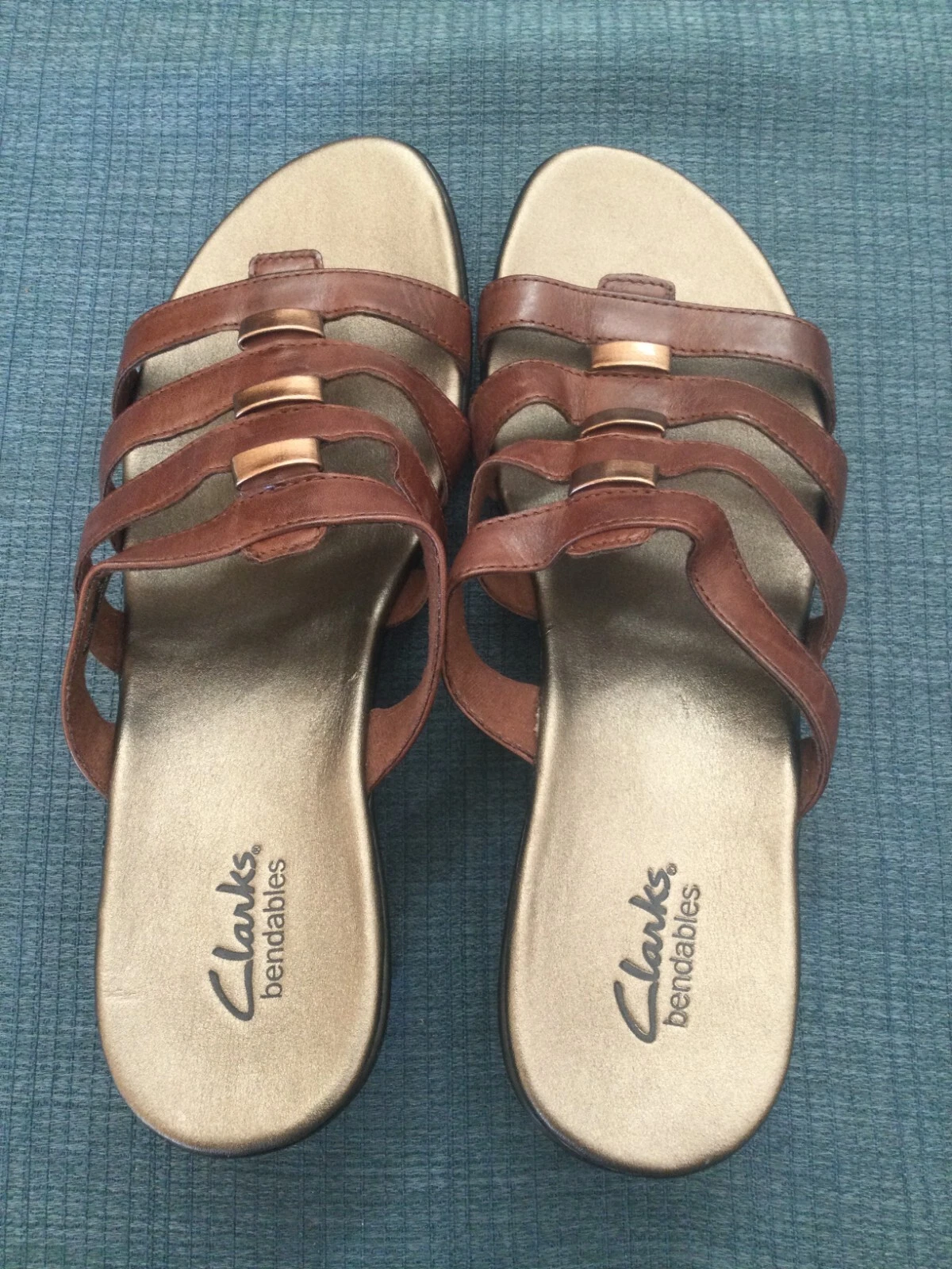 CLARKS BENDABLES SANDALI DONNA PELLE MARRONE • Taglia USA 7 5 LARGHI • NUOVI!
