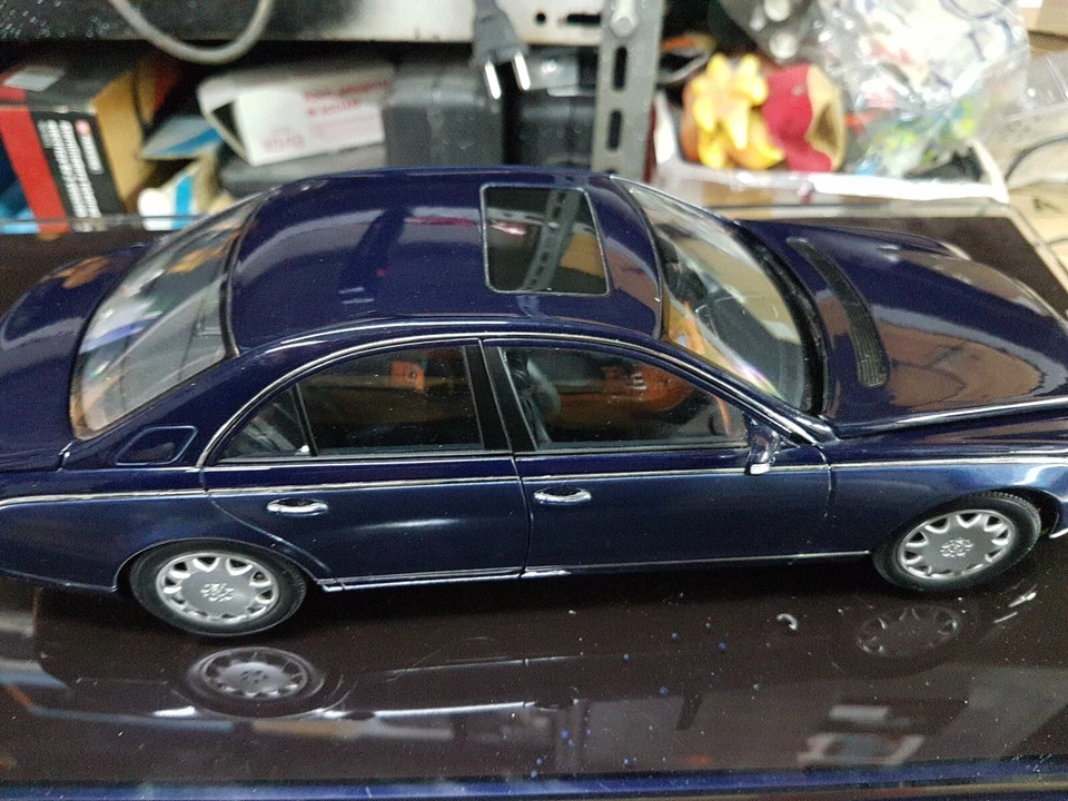 Autoart  Maybach 57   1/18 - Immagine 3 di 4