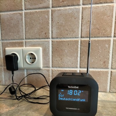 TechniSat TECHNIRADIO 40-DAB+Radiowecker DAB, UKW,USB Ladefunktion Schwarz OVP