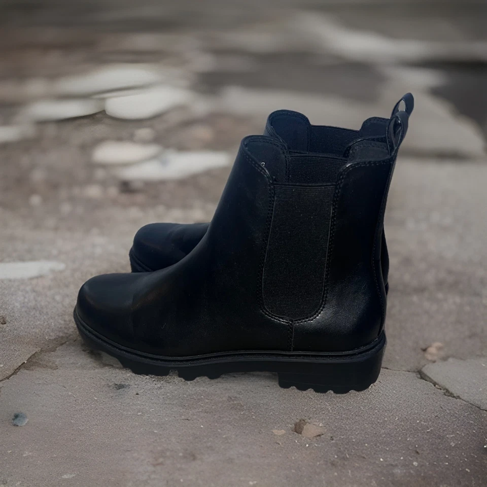Women’s Black Chunky Chelsea Ankle Platform Boots Size US 8 - Image 2 of 2