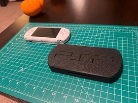 PlayStation Portable Hardcase with Magnetic Closure for PSP 2000/3000