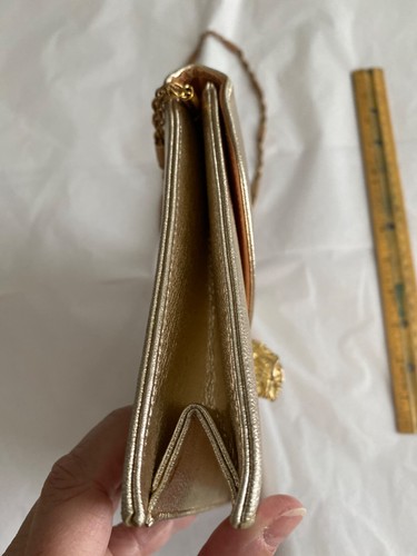 RARE Metallic Gold High Quality vintage bag with animal clasp - Picture 4 of 10
