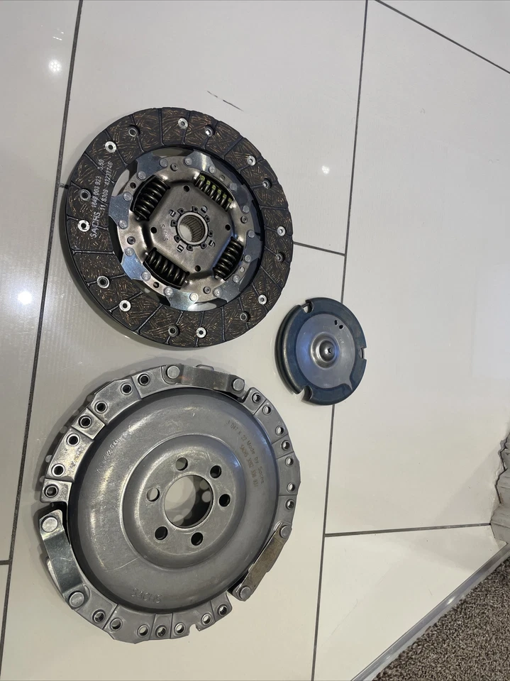 GENUINE SACHS CLUTCH KIT FOR VW BORA GOLF MK 4 IV 1J - Image 2 of 4