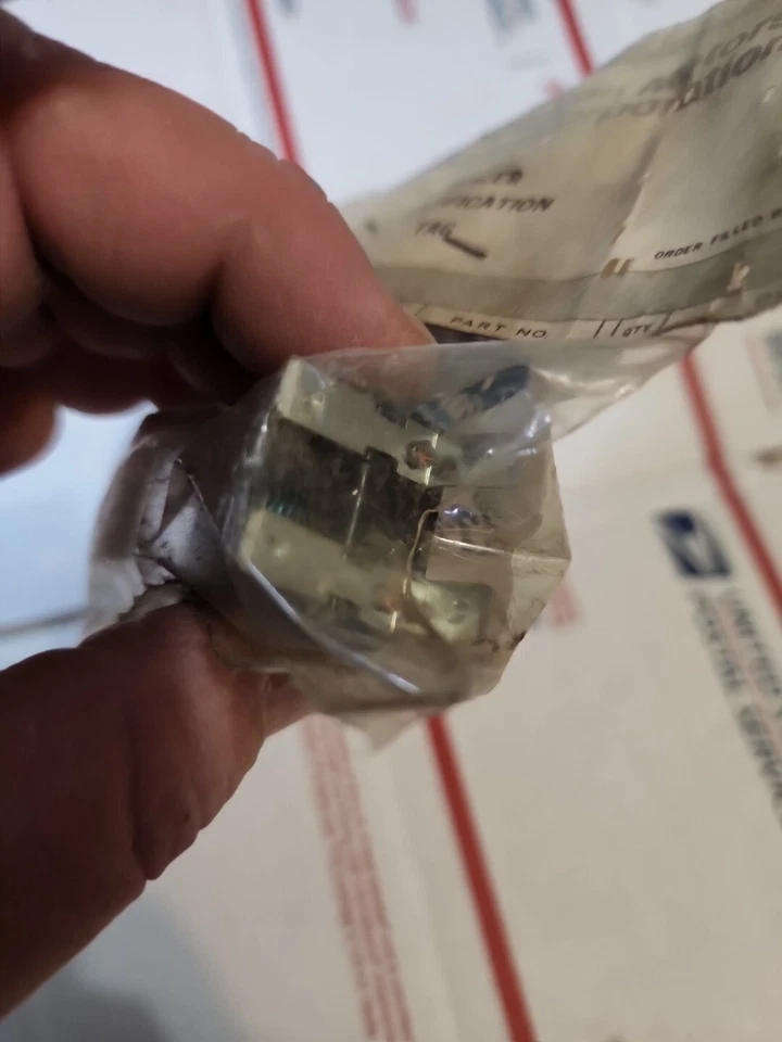 Interruptor de luz de freno American Motors 1974-1978 interruptor de luz de freno AMC # 3225788 Foto 3 de 4