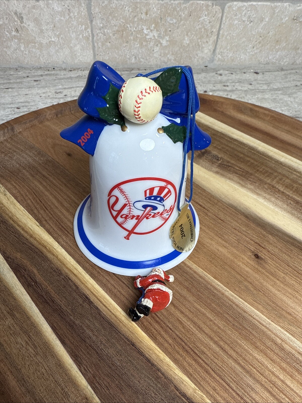 NEW YORK YANKEES DANBURY MINT 2004 CHRISTMAS HOLIDAY BELL ORNAMENT SANTA