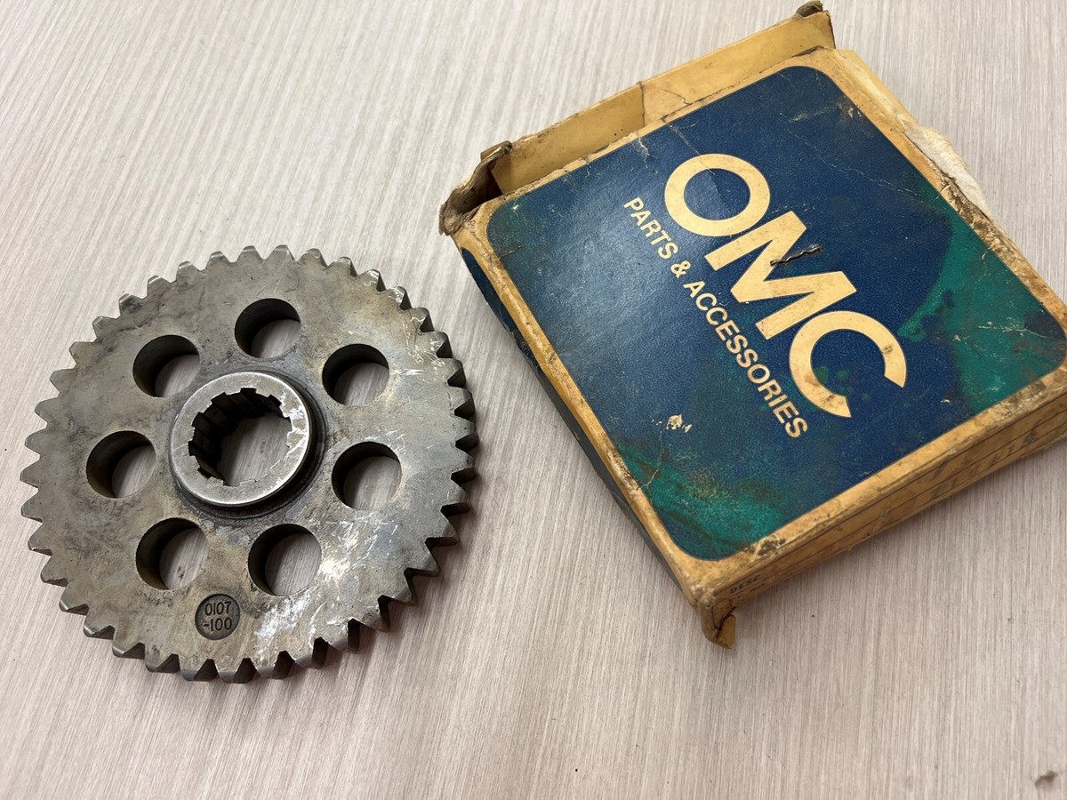 OMC Johnson Evinrude Gear Sprocket 39 Tooth 11mm OEM 114413 Square