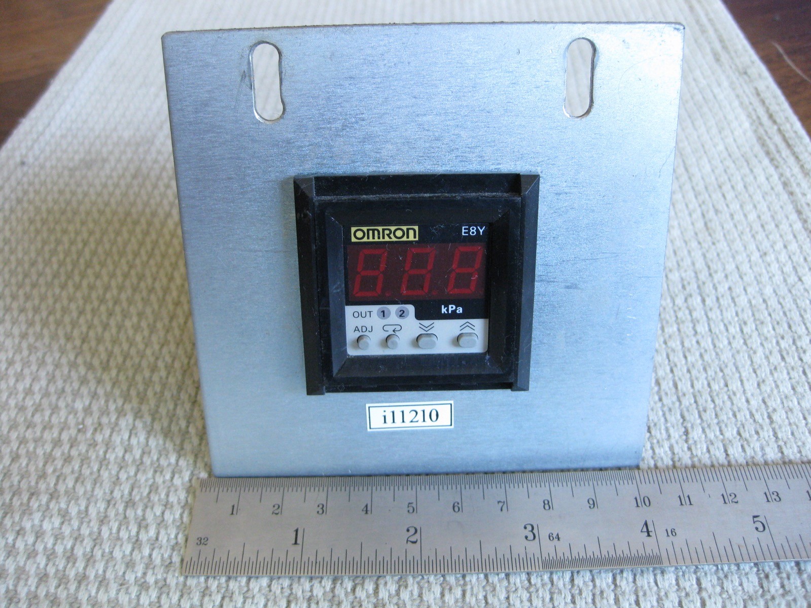 OMRON E8Y-A5C Pressure Sensor Switch Digital Readout Mounting Panel 12-24V Japan