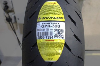 SUZUKI GSX-R 600 DUNLOP SPORTMAX GPR-300 TWO TIRE SET 120/70-17