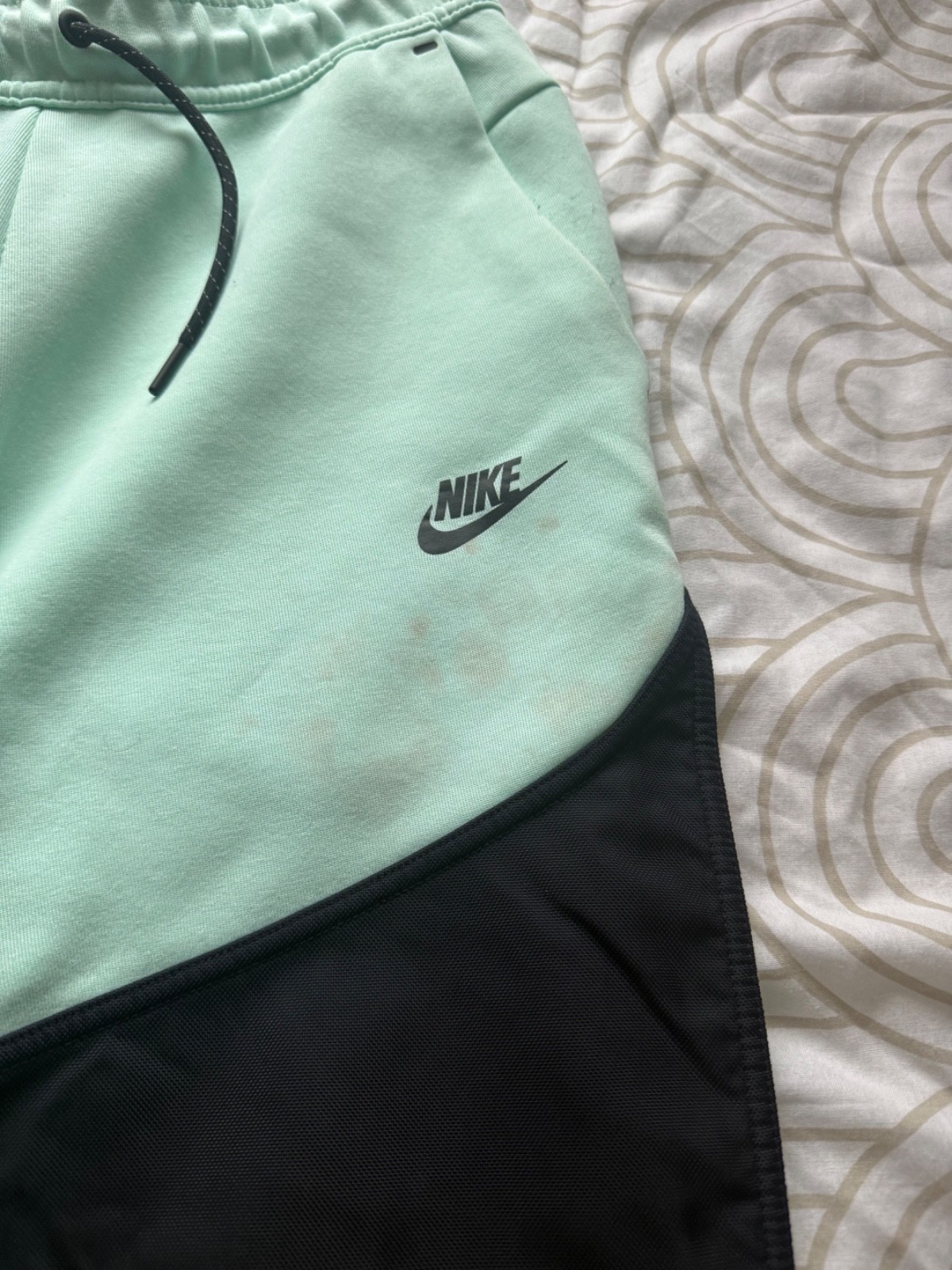 Nike Tech Fleece, Rare Teal Colour, Size Mens Medium in great condition image 7