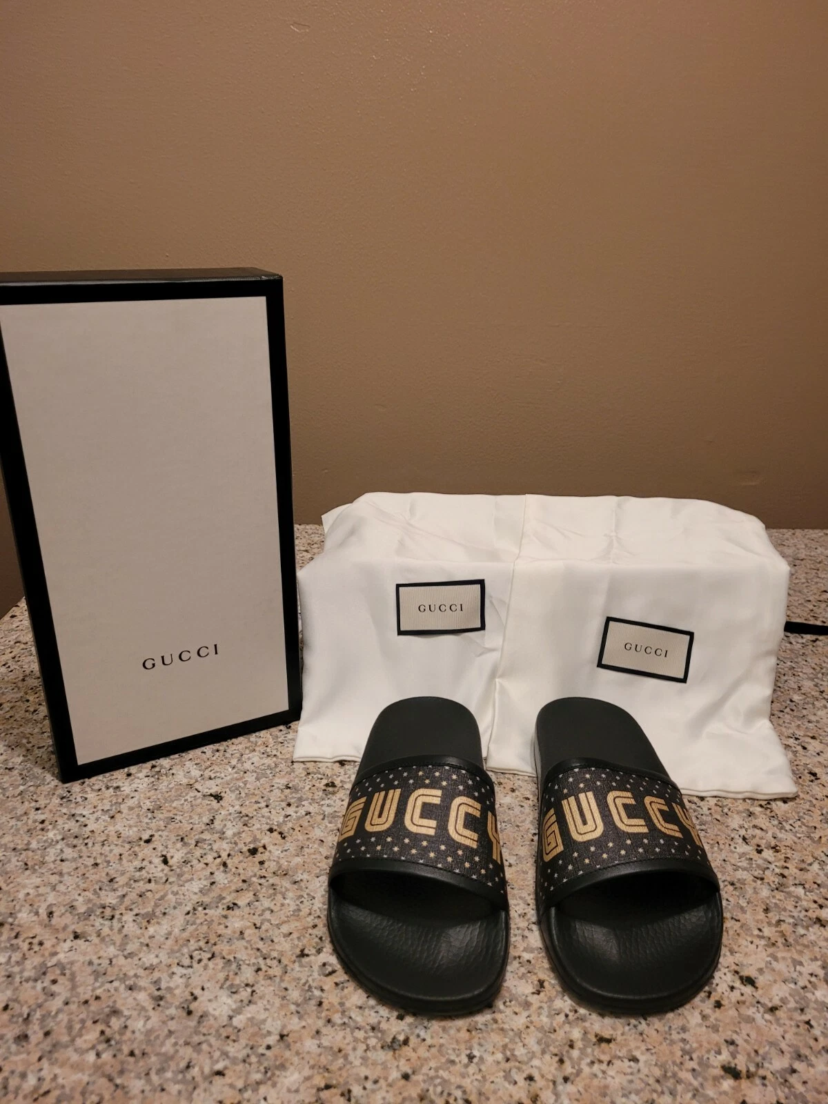 Sandales femme LOGO GUCCI OR SEGA STARS Supreme Pool Slides neuf dans leur boîte