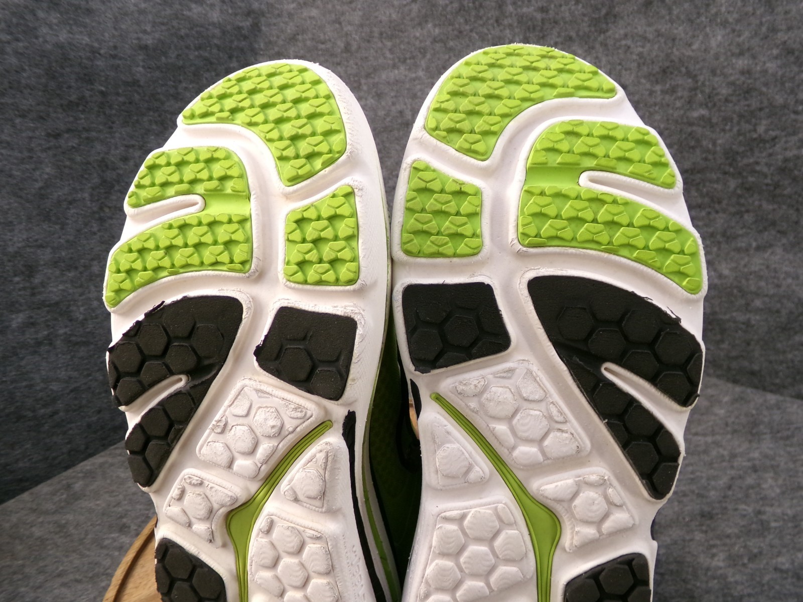 Hoka One One Bondi 3 Men's Size 11.5 US Neon Green Black Running Shoes Sneakers thumbnail 8