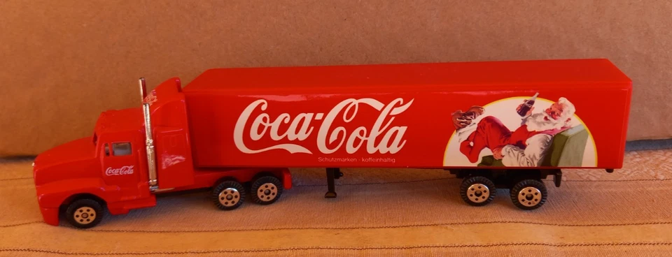 Camion a Rimorchio Trattore e Semirimorchio Coca Cola Babbo Natale scala H0 1/87 - Immagine 2 di 4