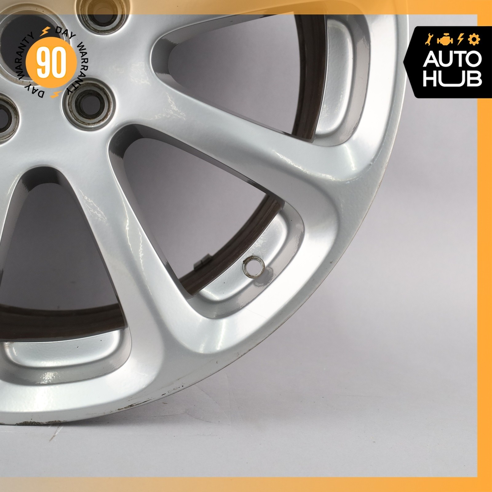 Maserati Quattroporte 2019-2019 Rear Wheel Silver P/N 193841