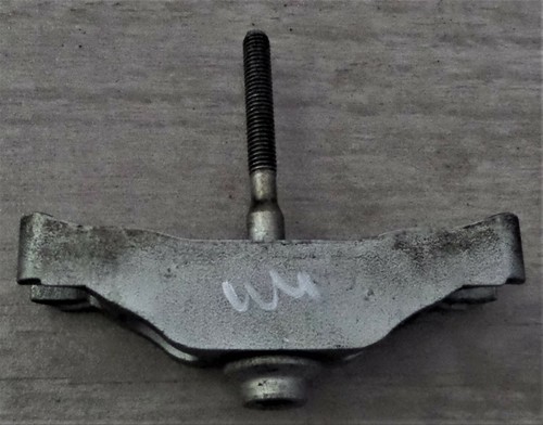 VW Audi Seat Skoda Spannpratze für Einspritzdüse 03L216