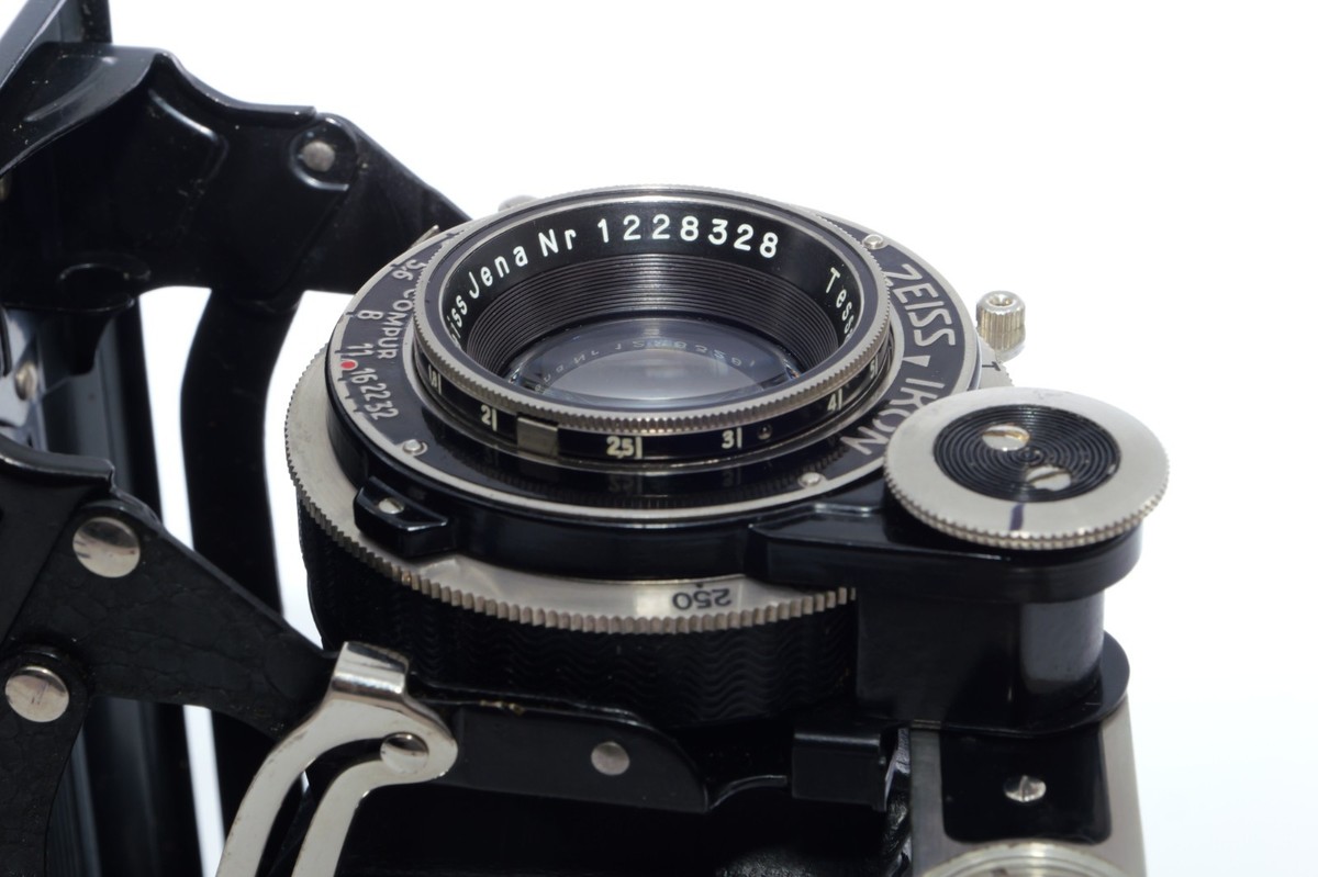 Zeiss Ikon Super-Ikonta D 6.5 x 11cm 616 FILM camera. Tessar 12cm