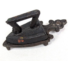 Miniature Cast Iron Sad Iron and Decorative Trivet Set Vintage 3"