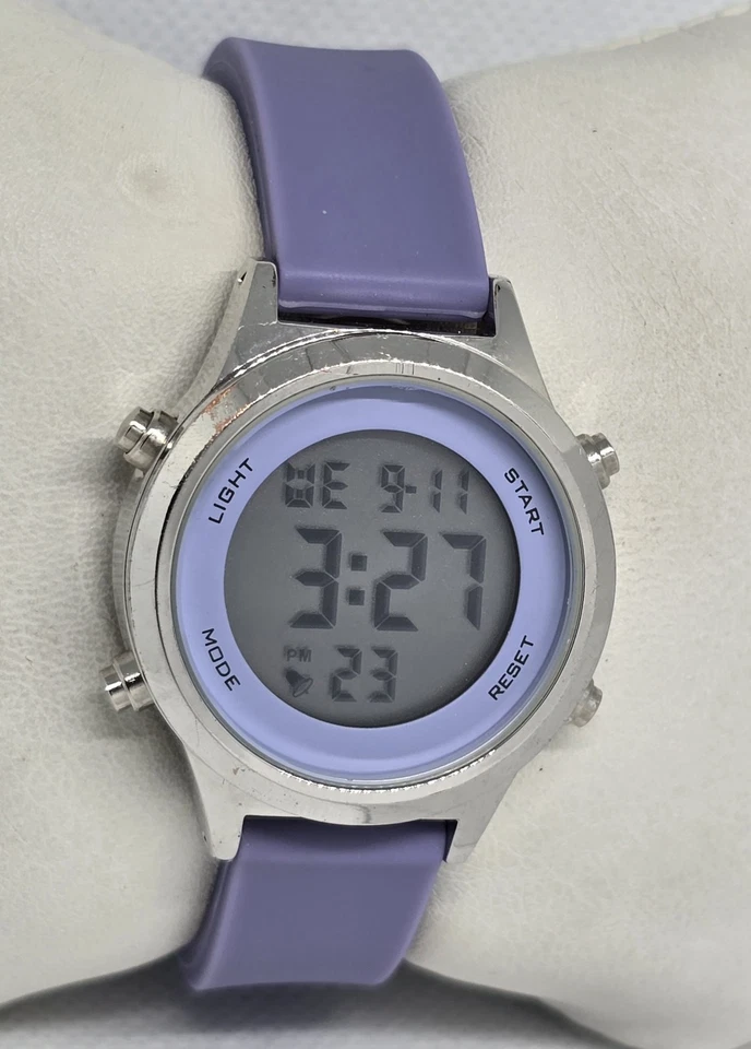Reloj digital para mujer tono plateado esfera púrpura Indiglo FMDOTT068 correa de silicona 08 Foto 3 de 4