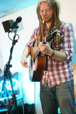 Newton Faulkner Performs On Stage During Lab Day Live At Ogilvy On- Old Photo 2