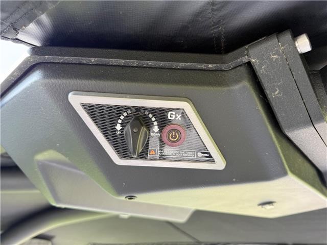 2020 Malibu 23 LSV  Black