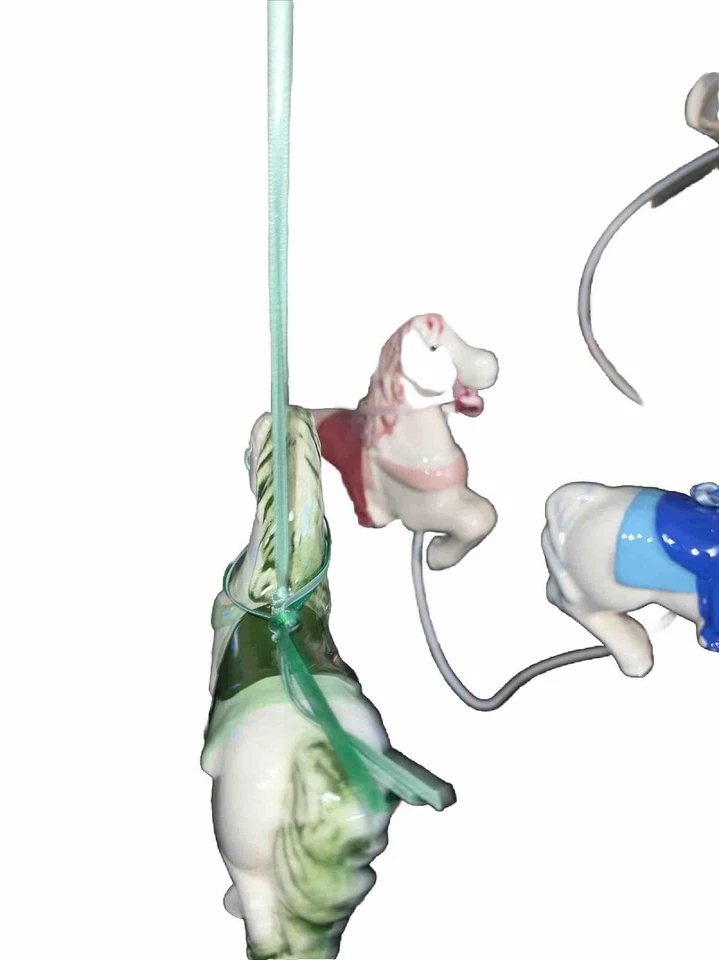 Carrusel/pony móvil de cerámica hecho a mano colgante para niños Foto 3 de 4