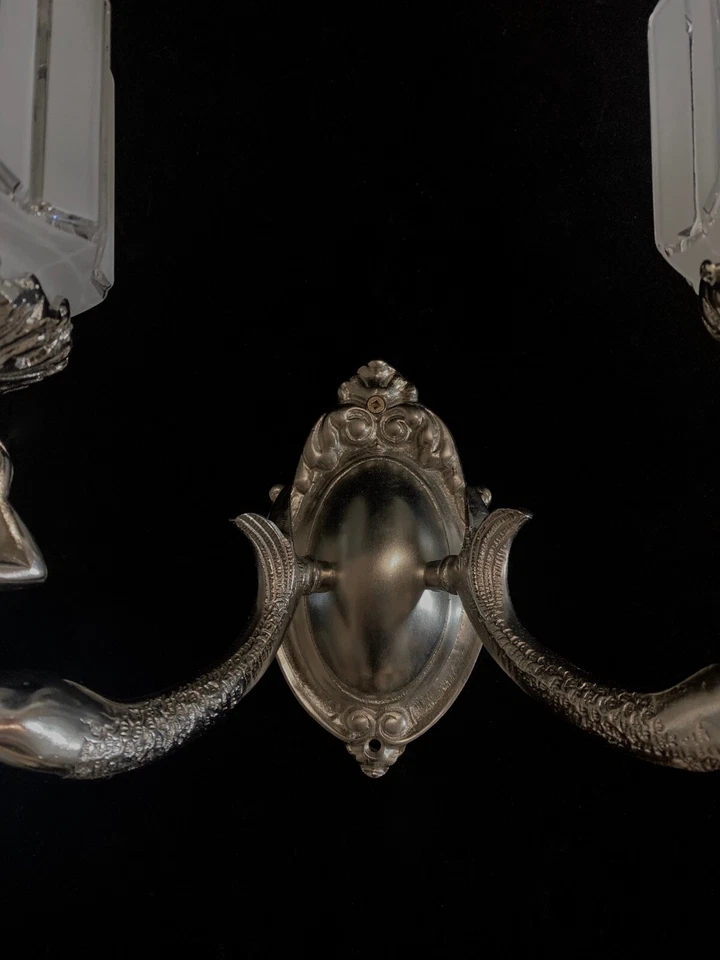 Par de luces de pared plateadas Art Deco de bronce con ESCULTURAS DE SIRENA hechas a mano Foto 3 de 4
