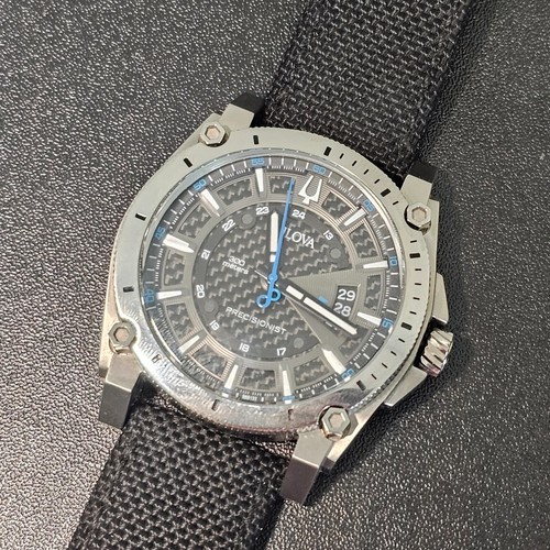 Bulova Precisionist Titanium Herrenuhr WR 300M Datum Ind. " 96B132
