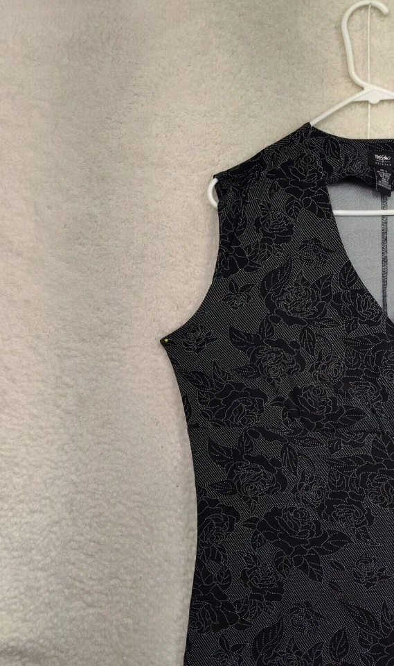 Vestido para mujer Mossimo extra grande negro floral mezcla de polietileno sin mangas abertura lateral midi Foto 2 de 4