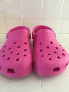 pink crocs mens