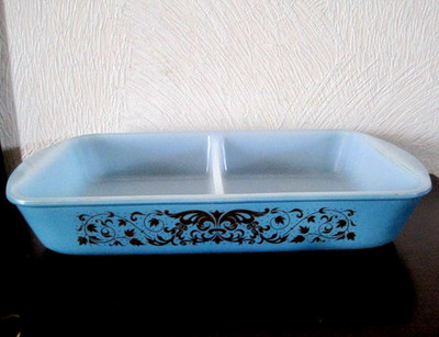 RARE GLASBAKE BLUE WITH GOLD DESIGN RECTANGULAR DIVIDED BAKEWARE WONDERFUL!