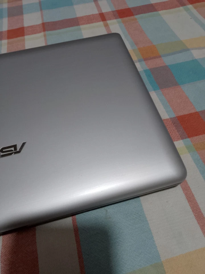 Netbook Asus Eee Pc Seashell Series Non Si Accende - Immagine 3 di 4