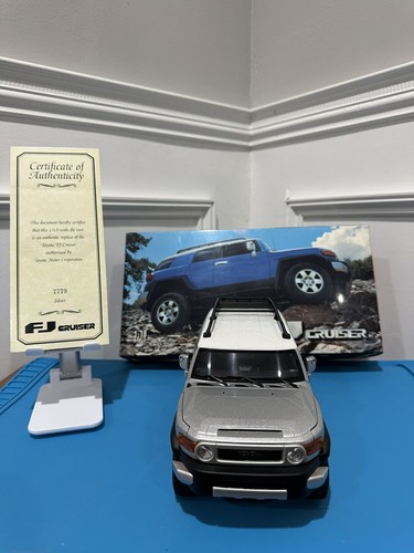 Modellino auto scala 1/18 pressofuso Toyota FJ Cruiser argento di AUTOart, *come nuovo* 🔥 - Foto 2 di 23