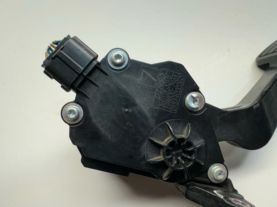 Acelerador de pedal de acelerador de gasolina Subaru Forester 2014-2018 36010FJ010 OEM P26 Foto 4 de 4