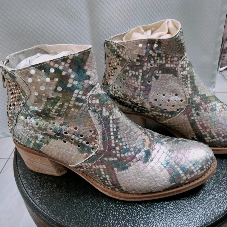 Bottines en cuir serpent " KHRIO " argent/bleu femme taille 36 talon bizeau 5 cm - Photo 2/4