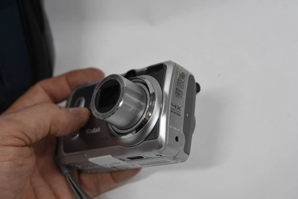 Kodak EasyShare DX6440 4MP Compact Digital Camera - 4x Optical - 1.8" Screen - Image 3 of 4