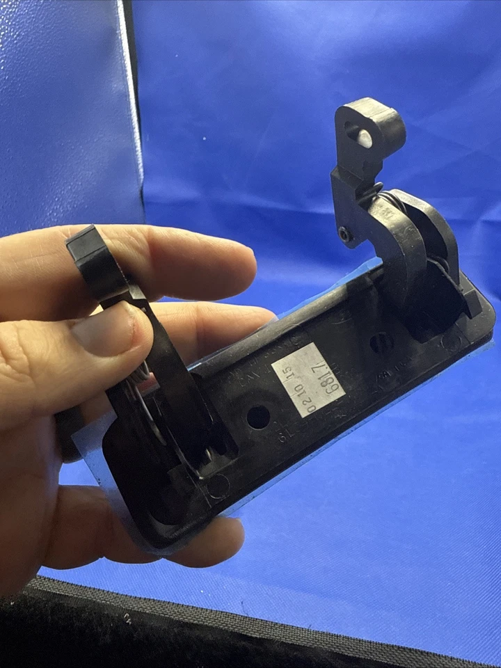 Manija de puerta delantera (C) original OEM 2L5Z1022404BAA Ford pasajero derecho Foto 3 de 4