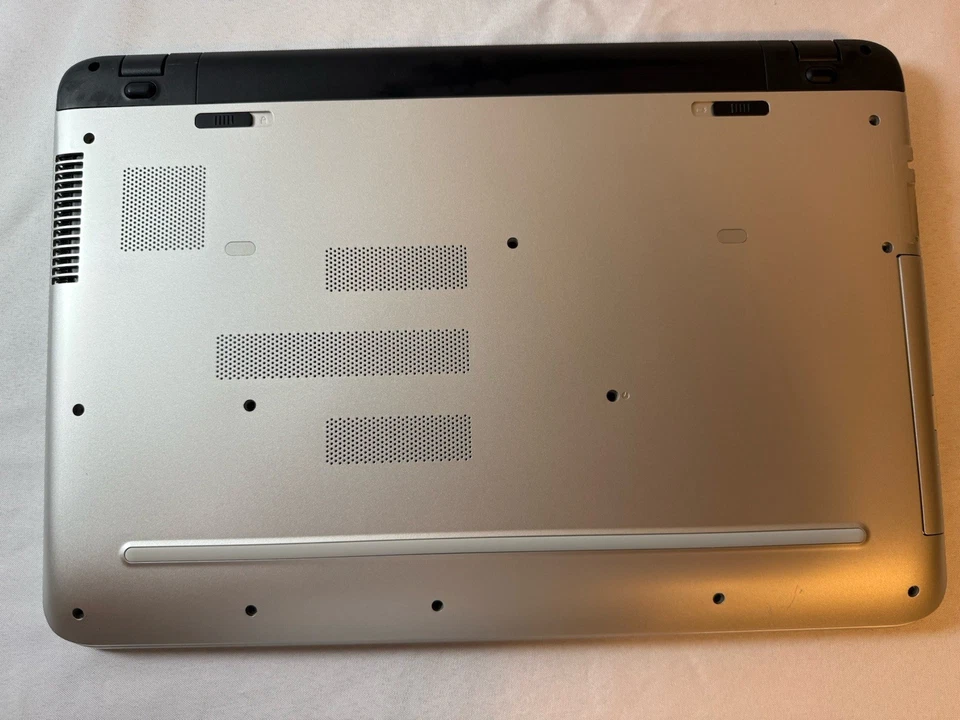 HP Pavilion 17-g015dx 17.3" Intel i7-5500U 2.4GHz 6GB RAM 750GB HDD Win10 Home Foto 3 de 4