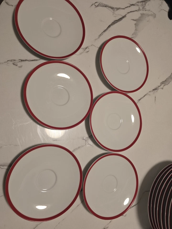 Williams Sonoma Brasserie Borde Rojo Taza Platillo Hecho en Japón Foto 4 de 4