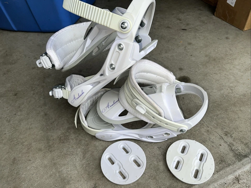 Par de fijaciones blancas de snowboard Avalanche Serenity para mujer pequeñas/medianas sin disco Foto 4 de 4