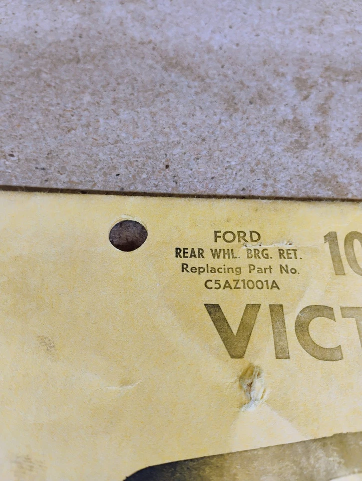 VICTOR Axle Flange Gasket FORD MERCURY LINCOLN F-100 Truck 1949-1970 26640 - Image 2 of 4