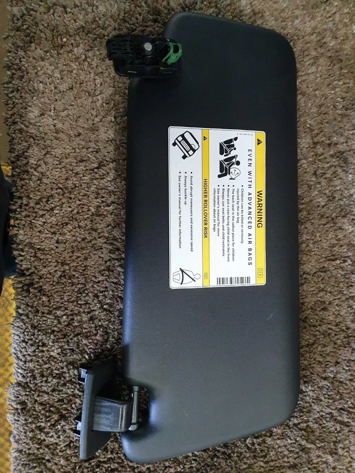 Parasol izquierdo negro 811A 18 19 20 21 22 MERCEDES GLC63s AMG Foto 2 de 4