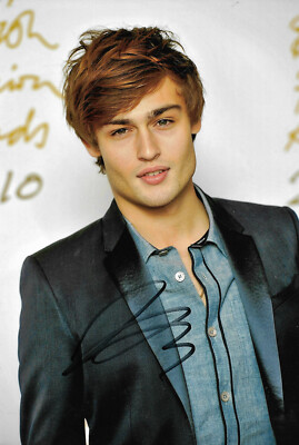 Douglas Booth Autogramm signed 20x30 cm Bild