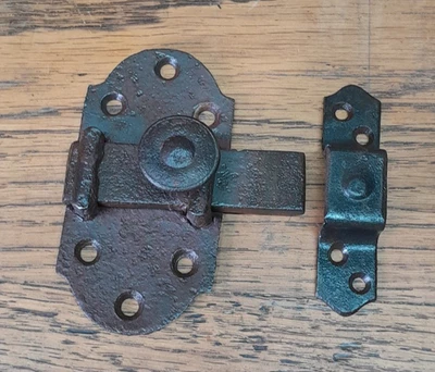 ancien verrou - loquet - targette - serrure - cochonnier - fer forgé - Photo 1/4