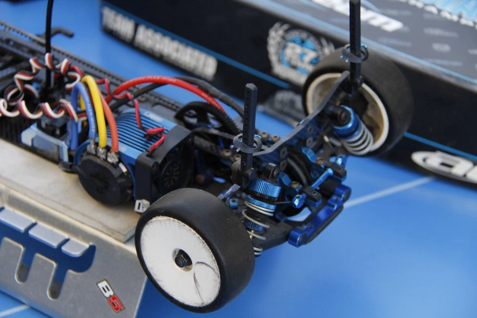 Team Associated TC6.2 factory team 1:10 RC Tourenwagen - Bild 4 von 4