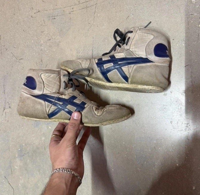VINTAGE 1980'S ASICS TIGER WHITE NAVY WRESTLING SHOES MEN'S SIZE