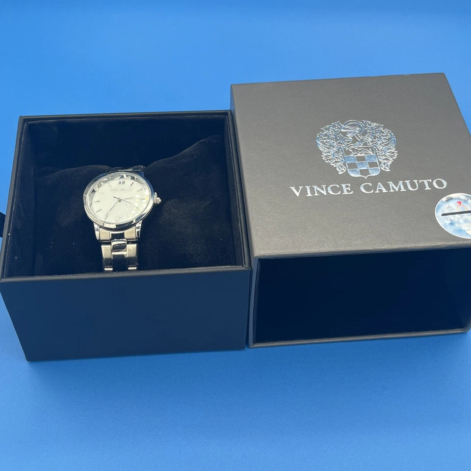 Relógio feminino Vince Camuto 32 mm tom prata estojo/banda mostrador esfregão - Imagem 4 de 4